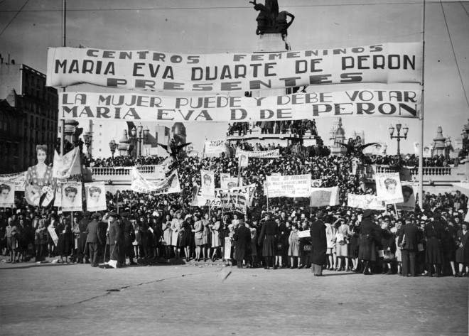 Buenos_Aires_-_Balvanera_-_Manifestación_por_el_voto_femenino_en_1948